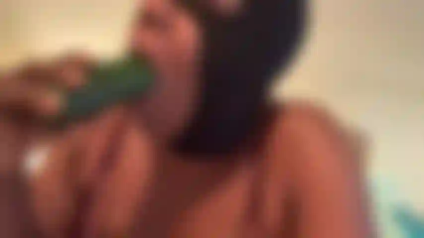 HeadUsa, die beim abspritzen von bbc (fetisch) würgt.