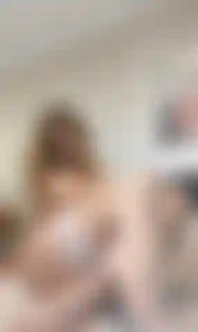 Weiße strümpfe sahen nie besser aus.