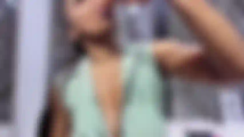 Verwöhne mich mit einem tiefen blowjob!