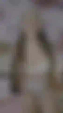 i like make a hot oiled show...my skin lov oil..and i think look good on me :P