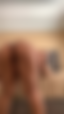 Die bwc reitet, bis sie einen creampie bekommt.