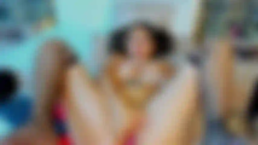 Wird dein schwanz hart? Macht es dich an, mir beim masturbieren zuzusehen? Bin eine ich bin hier, um dich auf jedem schritt des weges zu begleiten. Komm und genieße es mit mir.