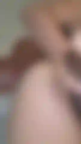 Mein arsch ist offen und feucht und bietet deinem harten schwanz platz. Wenn er so nah und offen ist, wirst du in sekundenschnelle kommen, ihn bis zum rand füllen und mich zum schreien bringen.