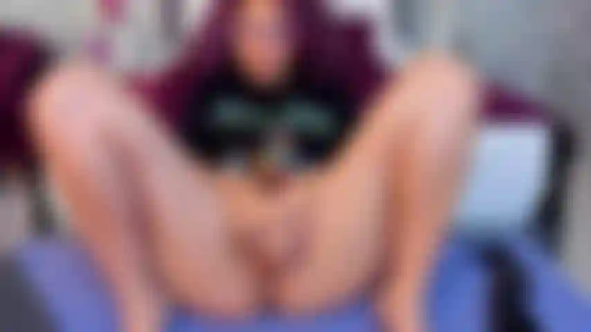 Ich habe mich nicht zurückgehalten... Ich habe meine muschi gefickt, bis sie ganz offen war. Jedes stöhnen, jede bewegung, ich habe es tief gespürt. Du wirst sehen, wie ich sie lustvoll und gnadenlos öffne...