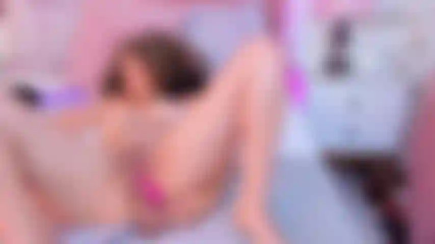 Wenn ich meinen arsch für dich ficke, bringt mich jede penetration dem paradies näher. In meinen augen gibt es nur vollkommenes vergnügen. Mein arsch sehnt sich danach, dass dein schwanz mir solches vergnügen bereitet.