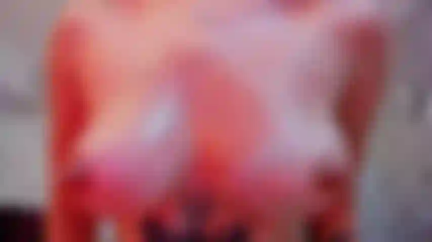 Mach mich mit deiner zunge ganz nass und lass meinen körper vor lust erzittern.