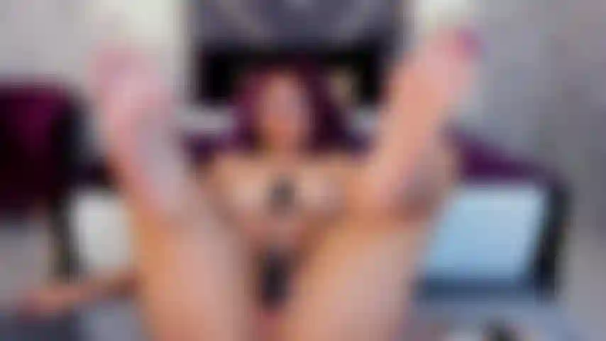 Heute lasse ich mich von der lust mitreißen und spiele mit meinem lieblingsvibrator. Jedes stöhnen, jede bewegung wird eingefangen, damit du dich fühlst, als wärst du direkt bei mir. Traust du dich zu sehen, wie ich an meine grenzen gehe?