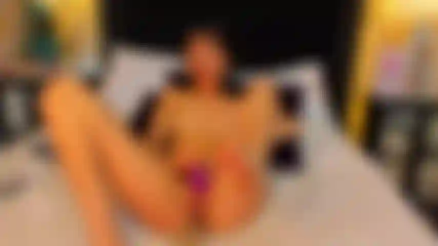 Spiele mit meiner süßen, haarigen muschi.