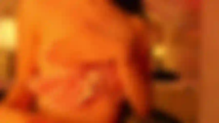 Wie wäre es mit einem sexy tanz und etwas tittenspiel?