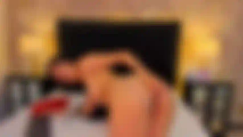 Wenn du mir den hintern versohlt, werde ich so geil.