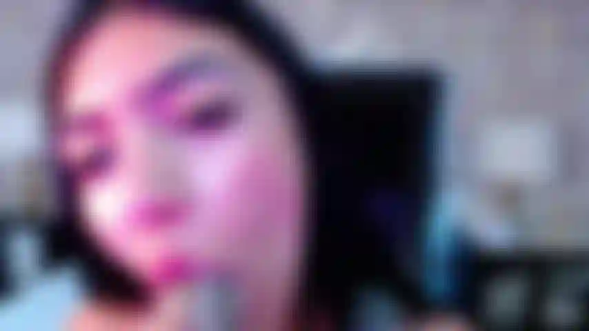 Das latina-model HollyLincon fickt ihre perfekte muschi und lutscht ihr spielzeug.