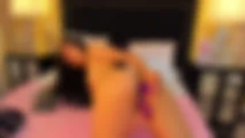 Toy in meiner muschi und noch eins in meinem arschloch.