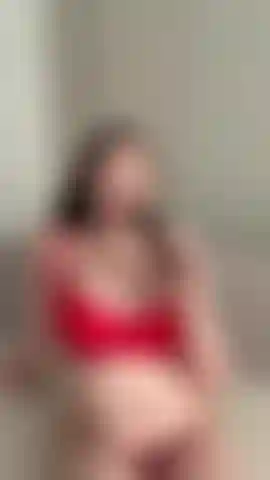 Heißer tiefer blowjob – kurvenreiche frau saugt großen schwarzen schwanz🍆.