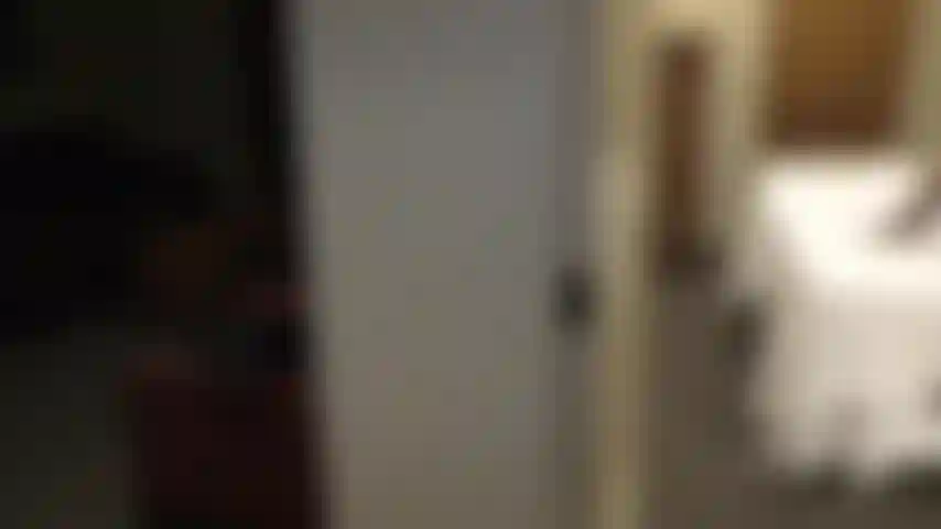 Mein mann erwischt mich beim spielen mit meiner mit sperma gefüllten muschi, nachdem ein bulle gegangen ist. Ich dachte, er würde sich darüber aufregen, dass ich kein kondom benutzt habe, aber er war tatsächlich erregt! Er liebt schlampige sekunden wirklich.