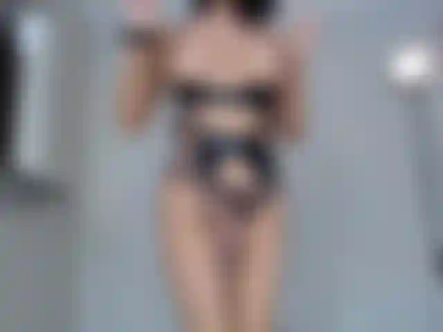 Modele und zeige exklusiv meinen ganzen körper <3.