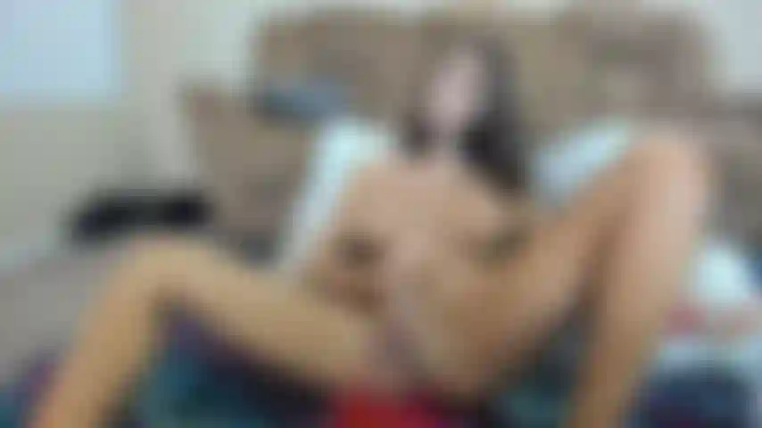 In meinem neuen kätzchenkostüm streichelt.