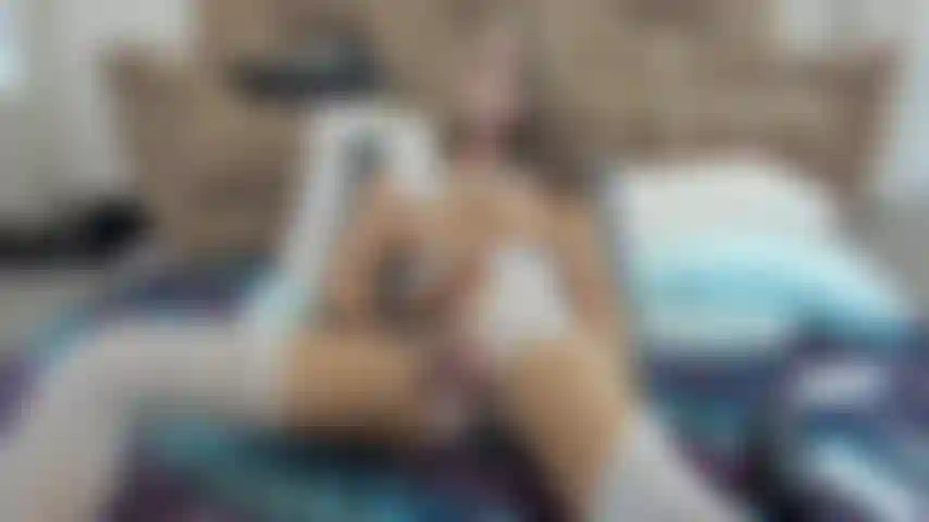 Mein schwanz berührt fast meine brüste.