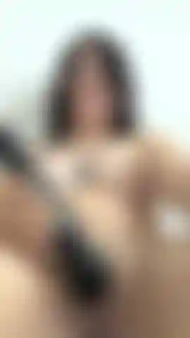 Meine muschi pocht wegen des vibrators.