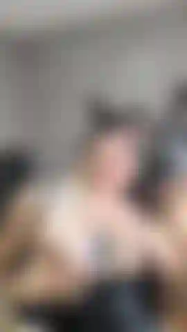 Ölmassage auf meinen brüsten.