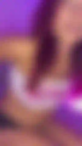 Ein sexy filmabend endet mit einem großen orgasmus.