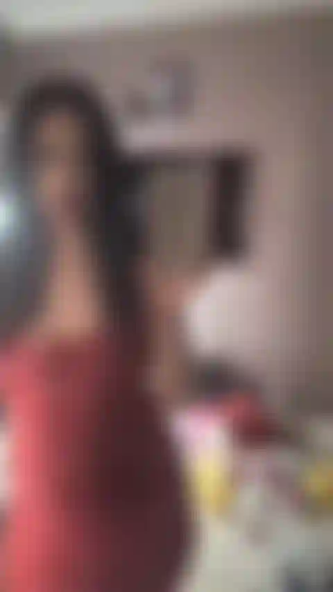 Ich denke, ich bin so heiß.. Die versucht, den ex zu verführen.