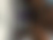 Ein süßes junges teen aus ebenholz reitet einen dildo, bis sie sich selbst abspritzt (teil 2).