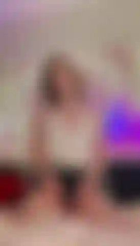 Pushing 3 Fingers Masturbation and Cumming