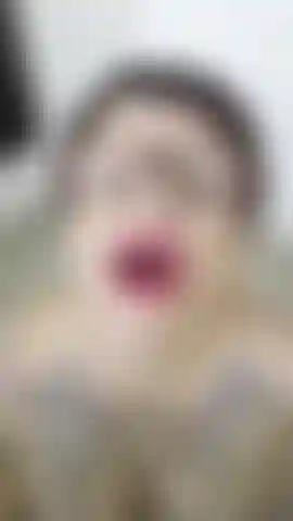 Ich bitte dich, meinen mund mit sperma zu füllen, ich bin hungrig.