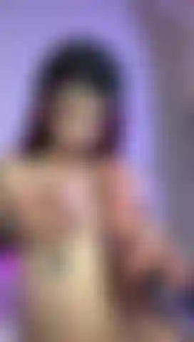 Ich masturbiere mit meinen üppigen titten.