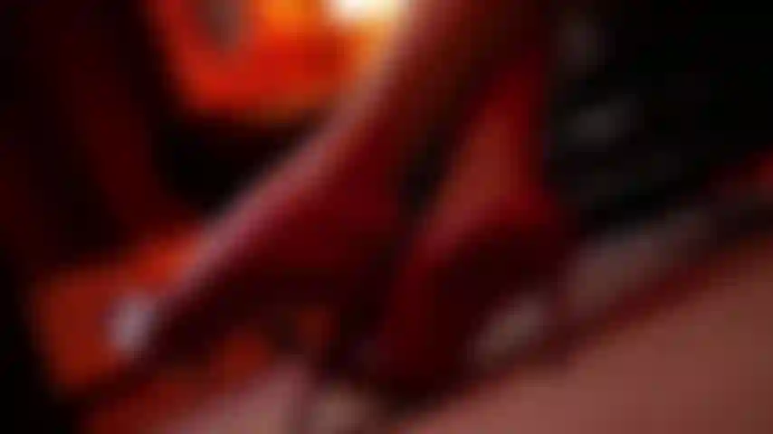 Eine sinnliche domme mit sanfter erotischer stimme und akzent!