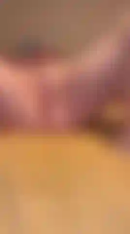 Fühle mich so unartig allein an den feiertagen.....Nur ein kleines solo-fingerspiel, meine muschi ist soooo nass.