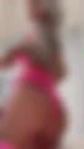 Die arsch und brüste neckt.