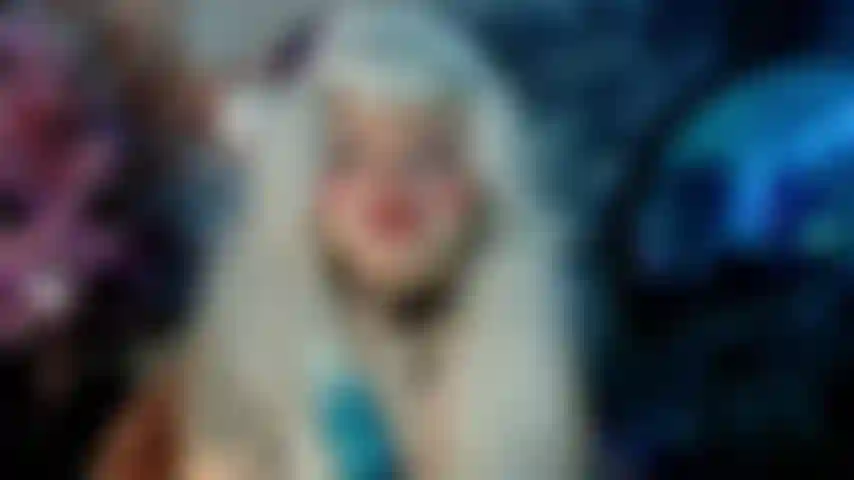 It's Time to sit on someone's lap..and I'm definitely sitting on SOMETHING! see what fun as i suck on a hard cock while a buzzing buttplug teases from below...