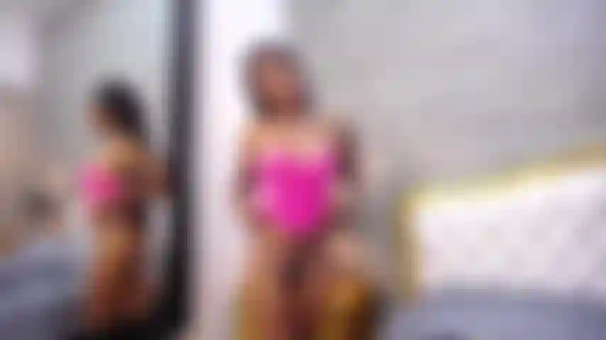 Schau, wie nackt mein heißer körper ist, liebling.