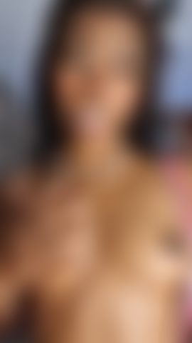 Ivanna reitet dich auf dem desktop.