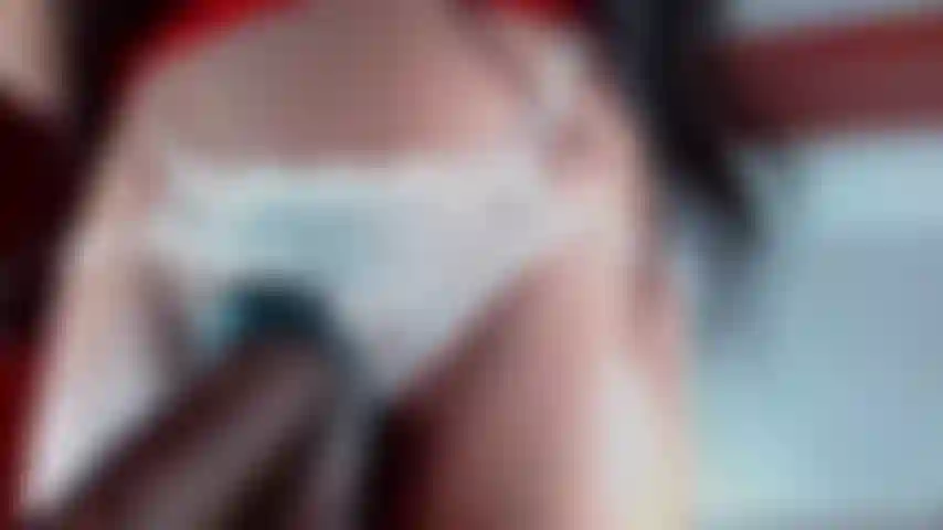 Eine riesige ladung, während ich meine eier mit vibrationen streichle.