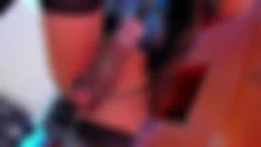 Die sexy ivana mit einer pumpe an ihrem riesigen schwanz und einem riesigen cumshot.