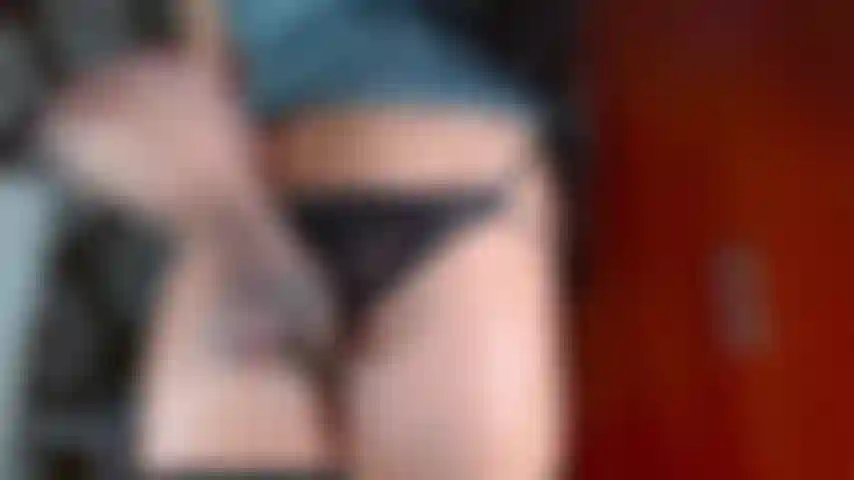 Ein erstaunlich verspielter riesenschwanz.