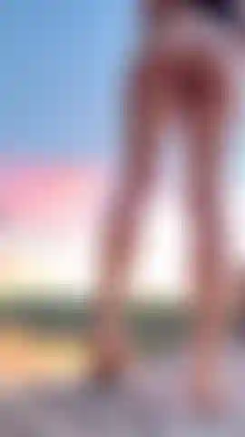 Wichs mir in einem string auf den arsch.