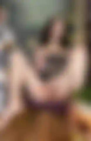 Ficke mich mit einem glasspielzeug und spritze sahnig über mein kissen.