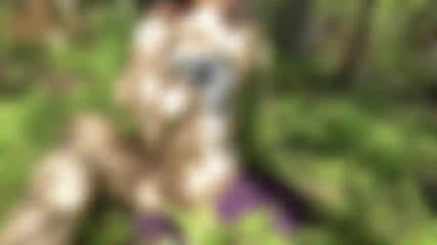 Sinnliche masturbation im freien in der nähe eines öffentlichen sees.