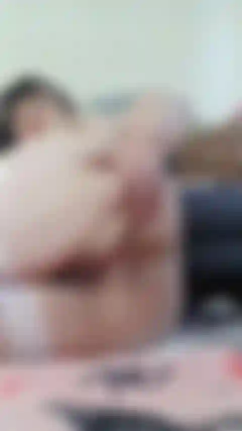 Mmmmmm, es wird schmutzig mit einem liebhaber! Ich zeige ihm und euch mein arschloch, reize es und ficke es richtig durch. Ich dp mich selbst und komme dann hart, spritzend!