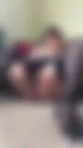 Bbw, die in vintage-strümpfen mit doppelpenetration und analritt spritzt.