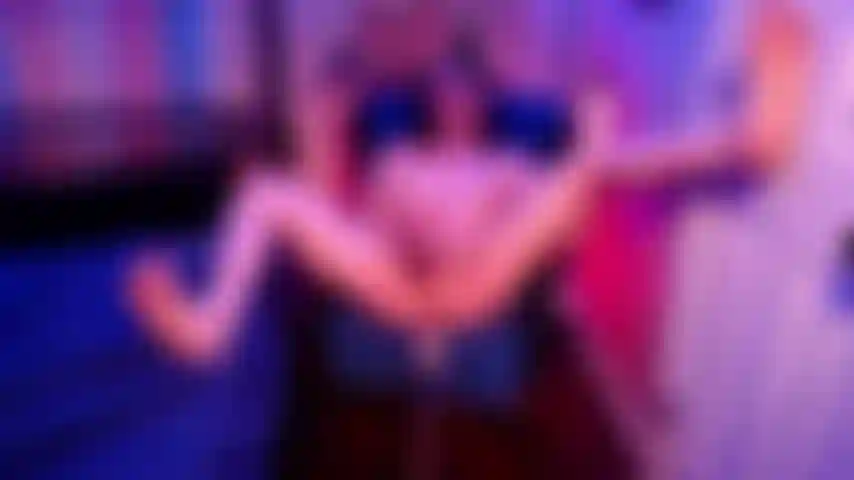 Die dort auf dem stuhl gefickt wird.