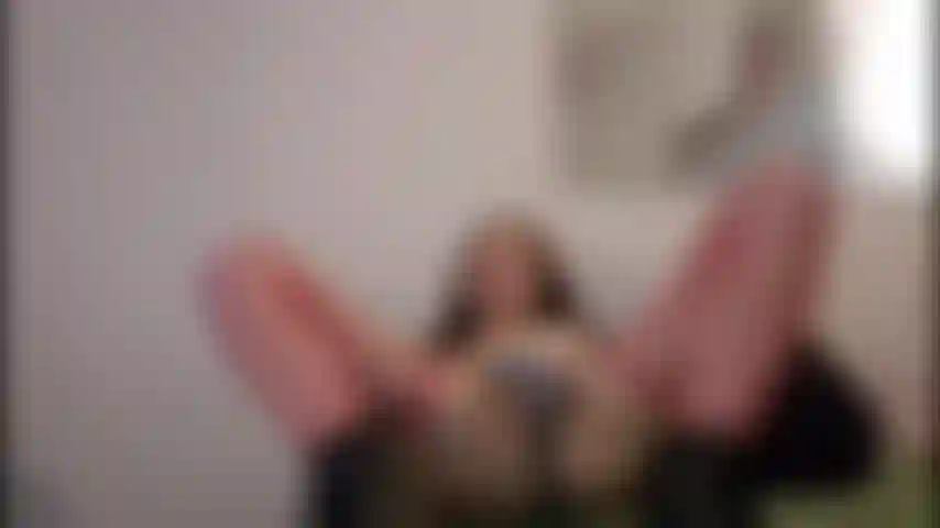 Mein höschen macht mich so geil! Es ist so süß & lecker 😋 schau mir zu, wie ich es tief in meine cremige muschi reibe und es extra nass & saftig für dich tränke! Schnüffel & koste es! #Pantyfetish #creamypanties.