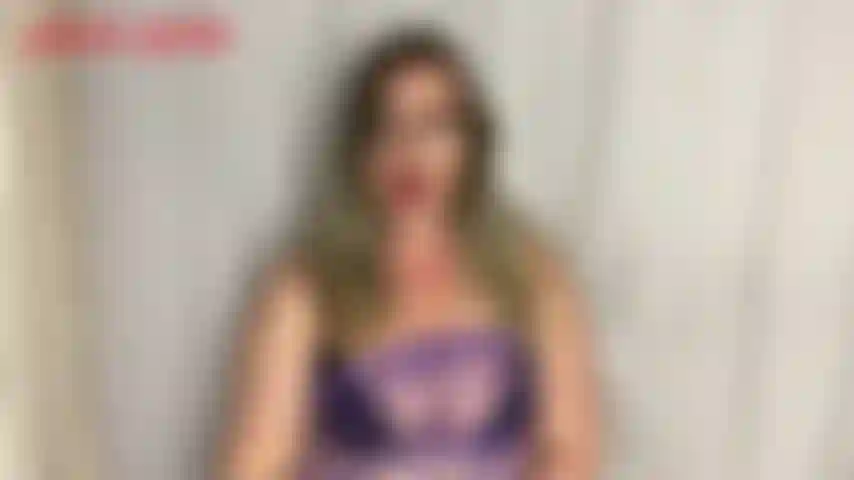Ruiniere dein leben für beute – du bist so ein arschsüchtiger, und niemand hat einen besseren hintern als jackie synn. Jackie macht dich so hart und sie weiß es. Du würdest alles im leben für die gelegenheit aufgeben, nur deinen schwanz zu wichsen und auf jackies perfektion zu starren.