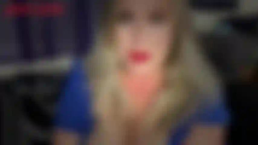 Ich werde dir meine titten nicht zeigen – in diesem clip ist jackie ganz nah bei dir und neckt dich mit ihrem wunderschönen gesicht und ihrem sexy dekolleté. Sie weiß, wie sehr du ihre großen, perfekten natürlichen titten sehen willst, aber sie wird es dir nicht zeigen! Jackie flirtet...