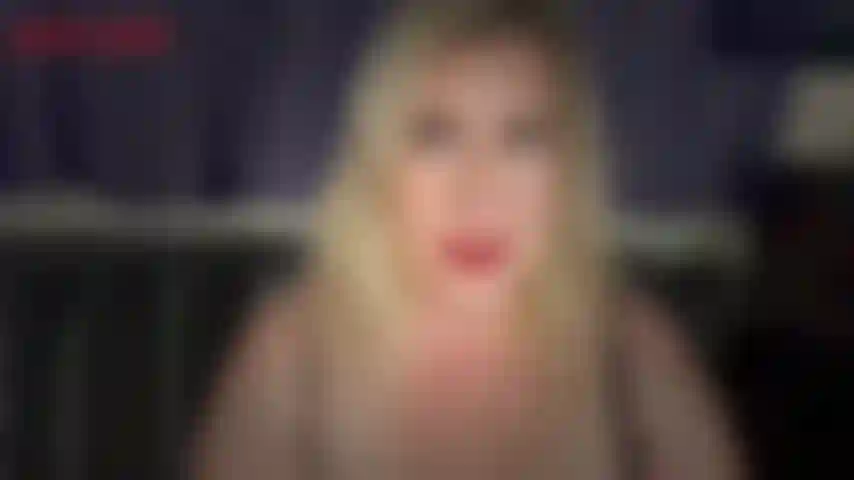 Wage es ja nicht, mir ins gesicht zu spritzen!-In diesem gesichtsfetisch-clip ist jackie vom hals aufwärts zu sehen, wie sie in die kamera schaut. Sie sieht, dass du wichst, und sie will, dass du sofort damit aufhörst! Sie sagt dir immer wieder, dass du nicht auf ihr gesicht wichsen sollst...