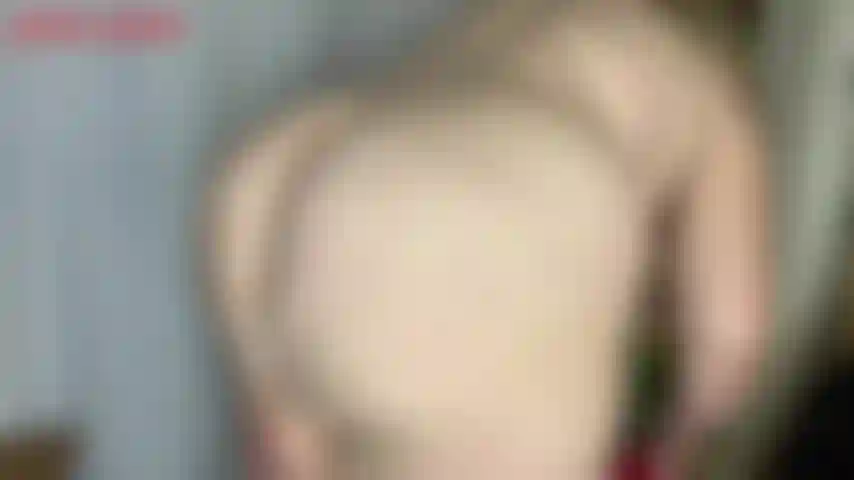 Aufräumen nach dem drehen – ignore-jackie ist nackt, nachdem sie heute morgen einige videos gedreht hat. Sie weiß, dass du da bist, aber es ist ihr egal. Dieses video ist so eine abzocke, aber das hast du verdient! Du hast wirklich glück, dass du jackies perfekten nackten körper sehen darfst...