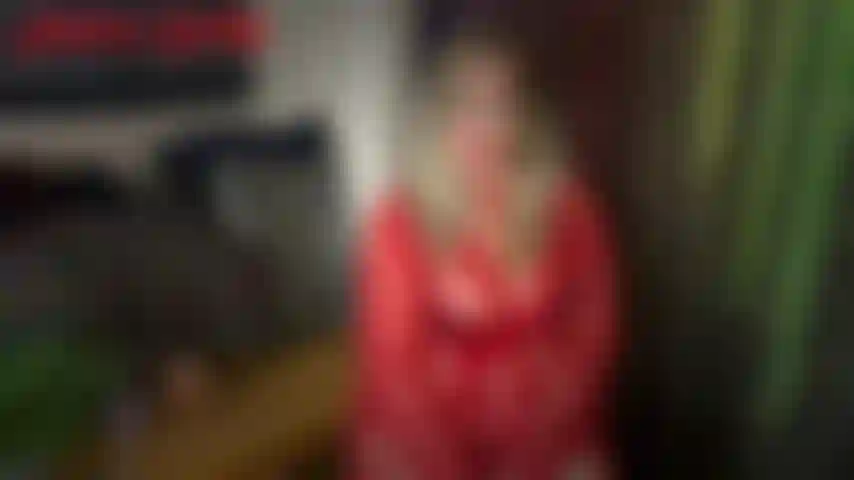 Es ist falsch, deiner stief-tante in den hals zu spritzen – du warst heute so ein hilfsbereiter junge für stief-tante jackie, du hast alle deine aufgaben erledigt und jetzt wird sie dich eine besondere belohnung haben lassen! Sie weiß, was für ein geiler junger mann du bist und wie dein ...